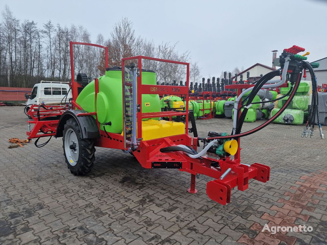 jiné zemědělský stroj Opryskiwacz polowy przyczepiany 1200 litrów lanca 12m