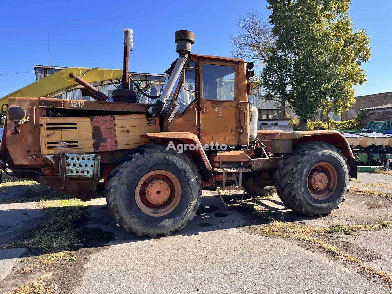 kolový traktor HTZ T 150K-03