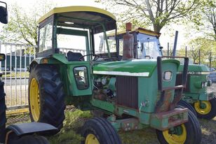 kolový traktor John Deere 2130