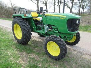 kolový traktor John Deere 5050 D