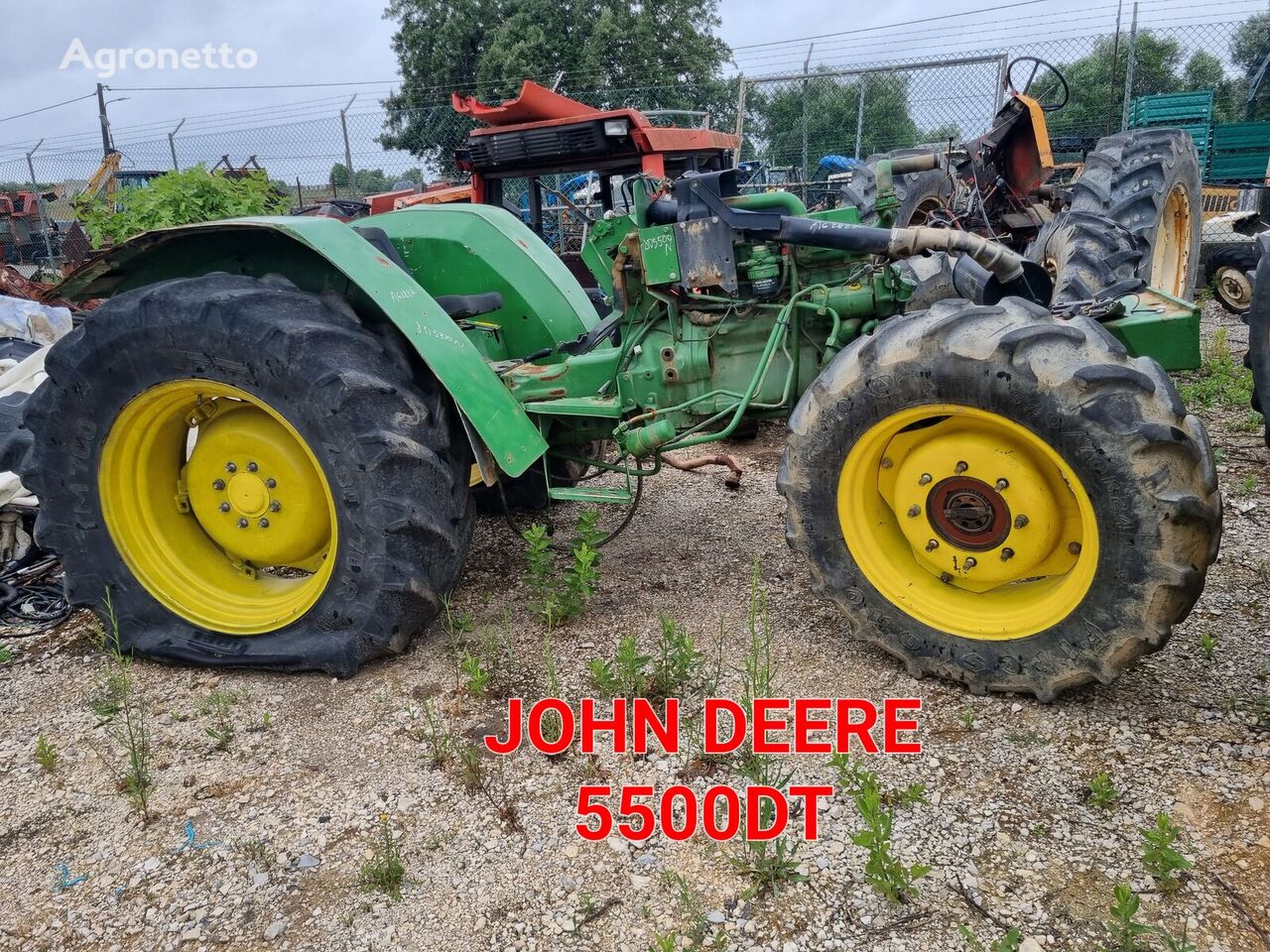kolový traktor John Deere 5500DT pro díly