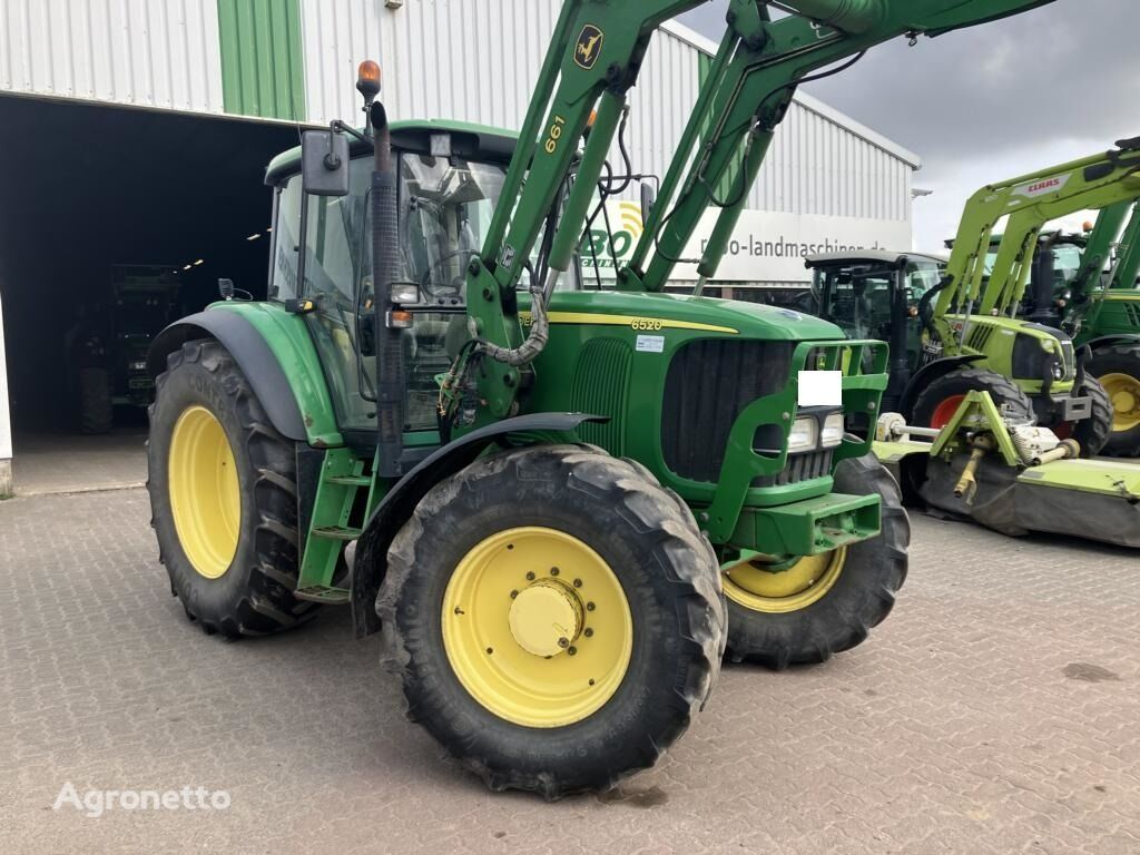 kolový traktor John Deere 6520