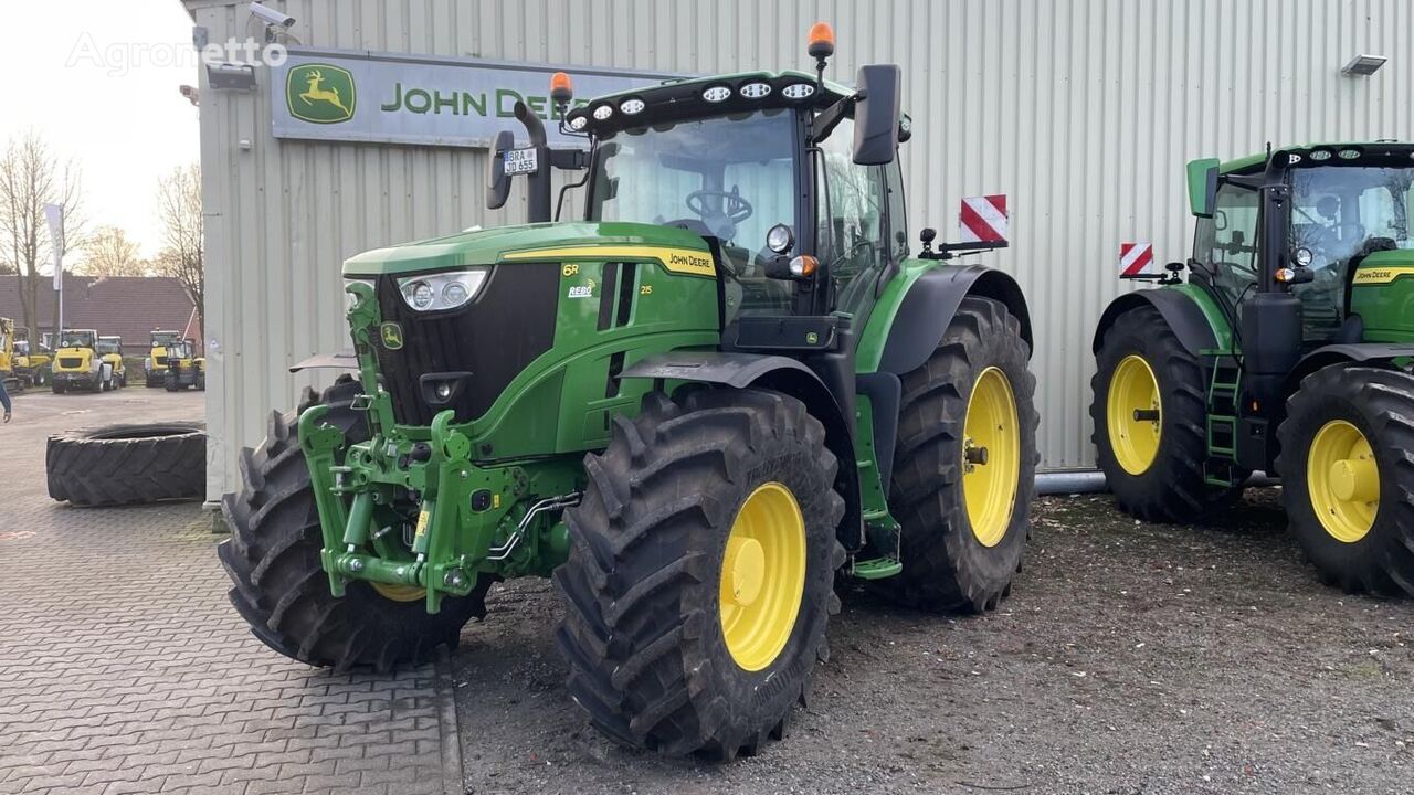 nový kolový traktor John Deere 6R215