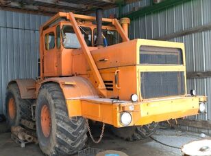 kolový traktor Kirovets К-701