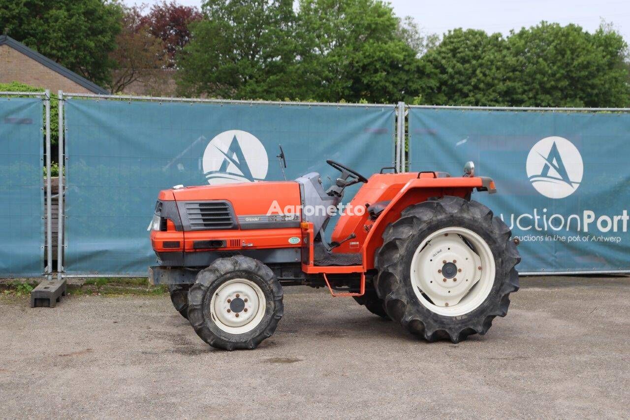 kolový traktor Kubota Grandel GL300