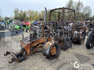 poškozený kolový traktor Massey Ferguson MF 8660