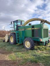 motorový traktor John Deere 6710
