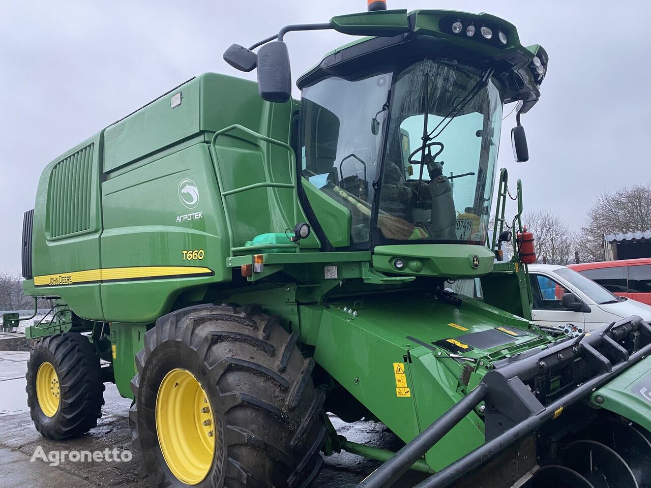 sklízecí mlátička John Deere T660