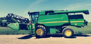 sklízecí mlátička John Deere W540